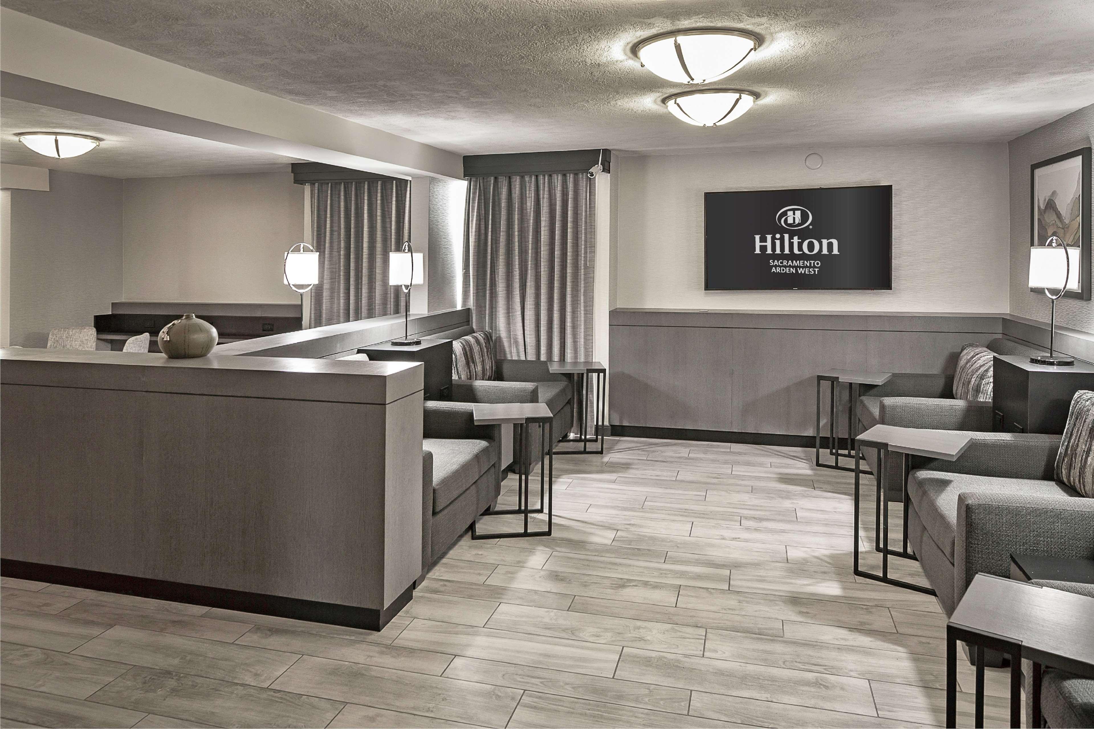 Hilton Sacramento Arden West Hotel Exterior photo